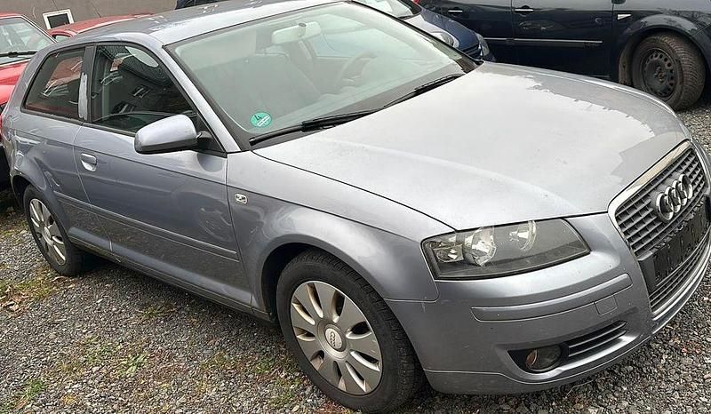 Silber Gebraucht 2006 Audi A3 Ambiente Limousine | 750 € - Bild 1/4