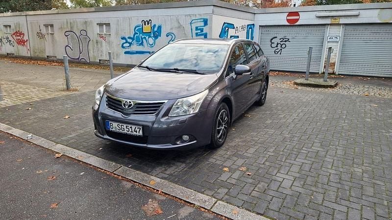 Grau Gebraucht 2010 Toyota Avensis Kombi | 4.350 € (Superpreis) - Bild 1/4