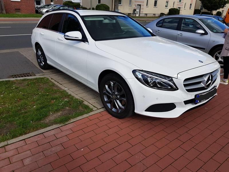 Weiß Gebraucht 2015 Mercedes C180 Kombi | 13.500 € (Guter Preis) - Bild 1/4