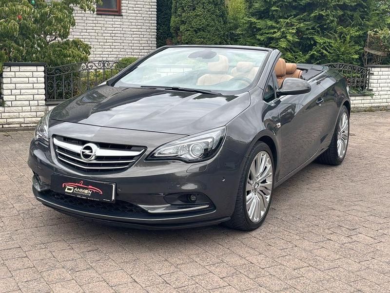 Grau Gebraucht 2015 Opel Cascada Edition Cabrio | 11.700 € (Fairer Preis) - Bild 1/4