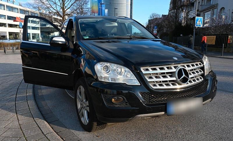 Gebraucht Mercedes ML320 224 PS (164 kW) 2009 Schwarz SUV
