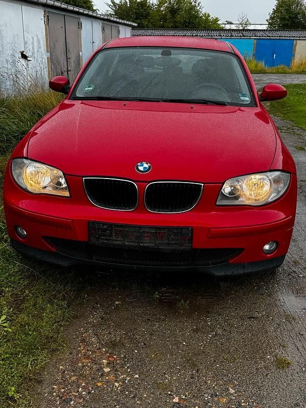 Rot Gebraucht 2006 BMW 118 Kleinwagen | 2.550 € (Guter Preis) - Bild 1/4