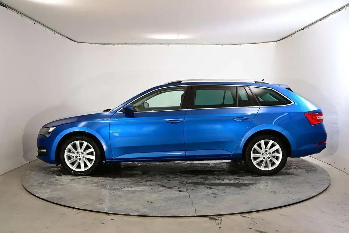 Gebraucht Skoda Superb Ambition 150 PS (110 kW) 2024 Blau Limousine