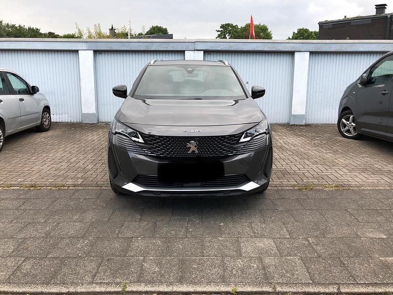 Grau Gebraucht 2023 Peugeot 5008 GT Van / Kleinbus | 24.900 € (Superpreis) - Bild 1/4