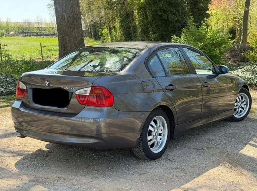 Gebraucht BMW 320 163 PS (119 kW) 2005 Grau Limousine