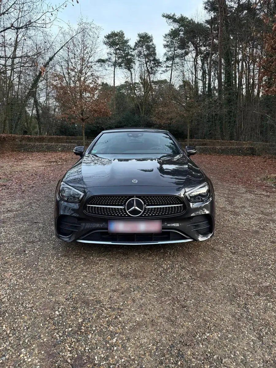Gebraucht Mercedes E200 193 PS (141 kW) 2021 Andere farben Cabrio