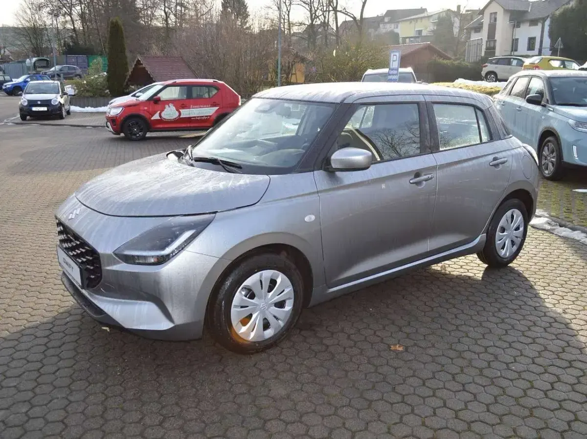 Neu Suzuki Swift Club 83 PS (61 kW) 2026 Premium silver Kleinwagen