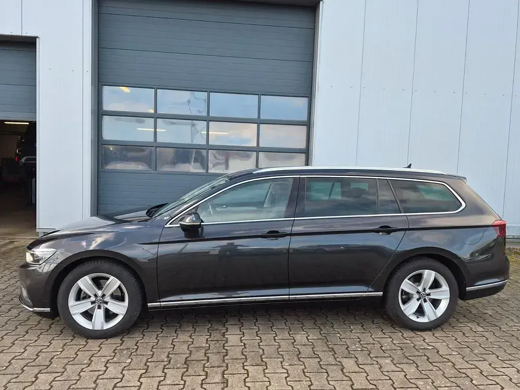 Gebraucht VW Passat Elegance 150 PS (110 kW) 2020 Grau Kombi