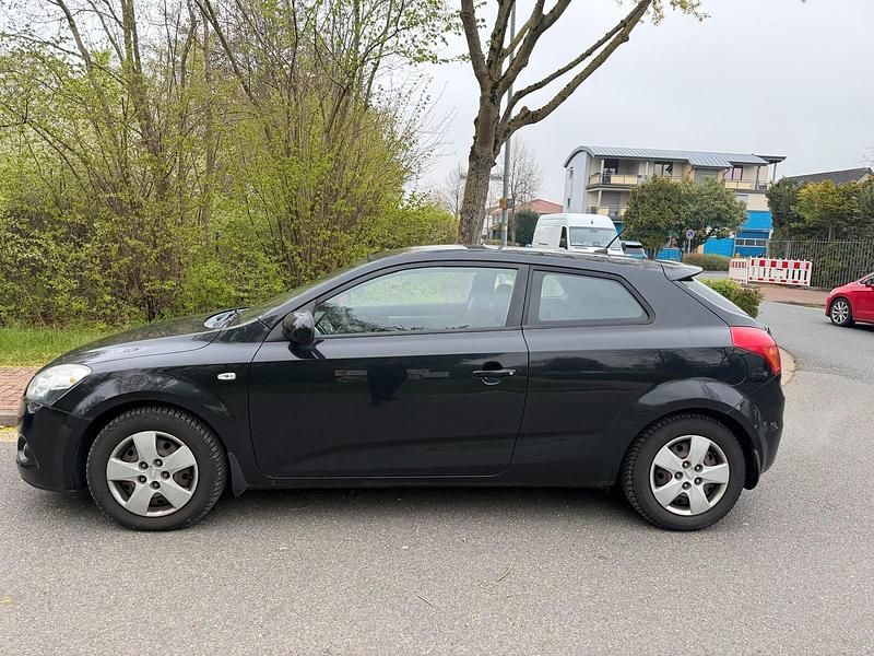 Gebraucht Kia Ceed 116 PS (85 kW) 2010 Schwarz Kleinwagen