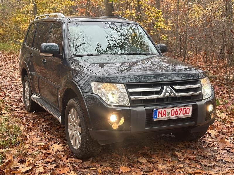 Grün Gebraucht 2008 Mitsubishi Pajero Instyle SUV | 11.697 € (Fairer Preis) - Bild 1/4