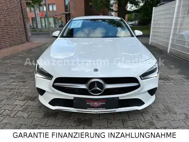Gebraucht Mercedes CLA180 136 PS (100 kW) 2023 Weiß Limousine