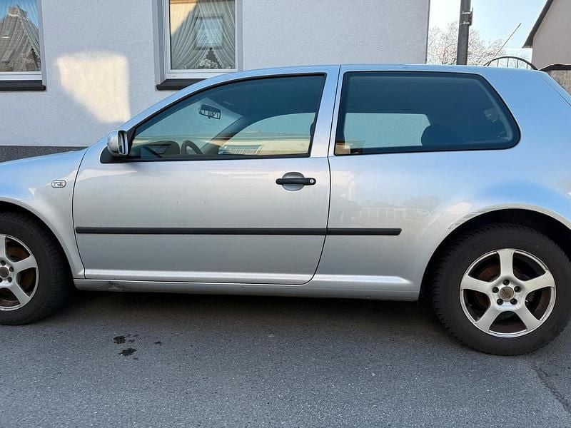 Gebraucht VW Golf IV 75 PS (55 kW) 2002 Silber Kleinwagen