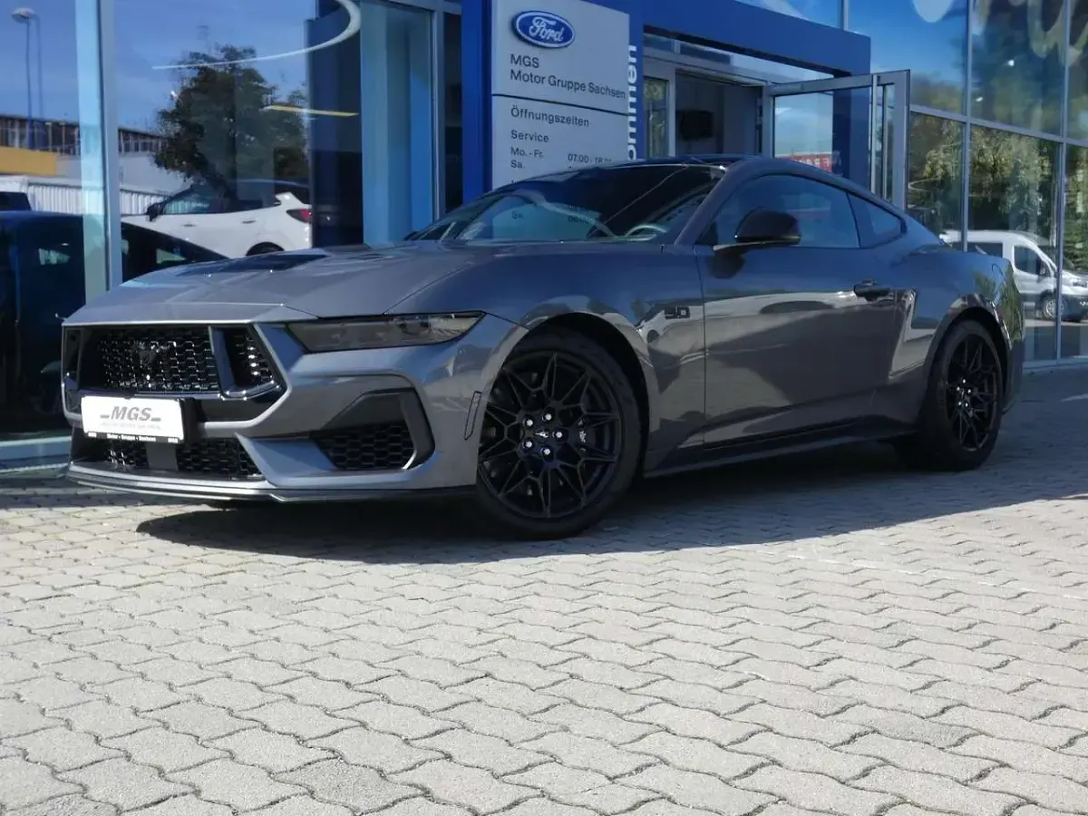 Neu Ford Mustang GT Fastback 446 PS (328 kW) 2025 Carbonized gray metallic Coupé