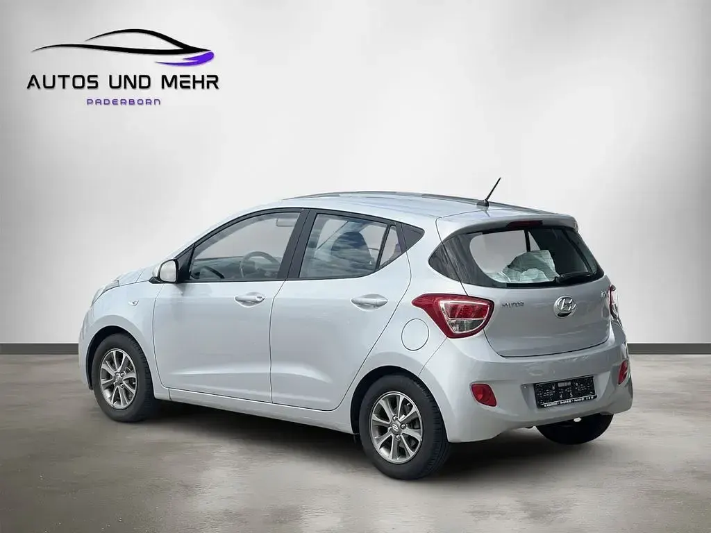 Gebraucht Hyundai i10 Intro Edition 67 PS (49 kW) 2014 Sleek silver (silber) Kleinwagen