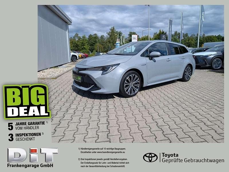 Manhattangrau metallic Gebraucht 2021 Toyota Corolla Team Kombi | 23.390 € (Fairer Preis) - Bild 1/4