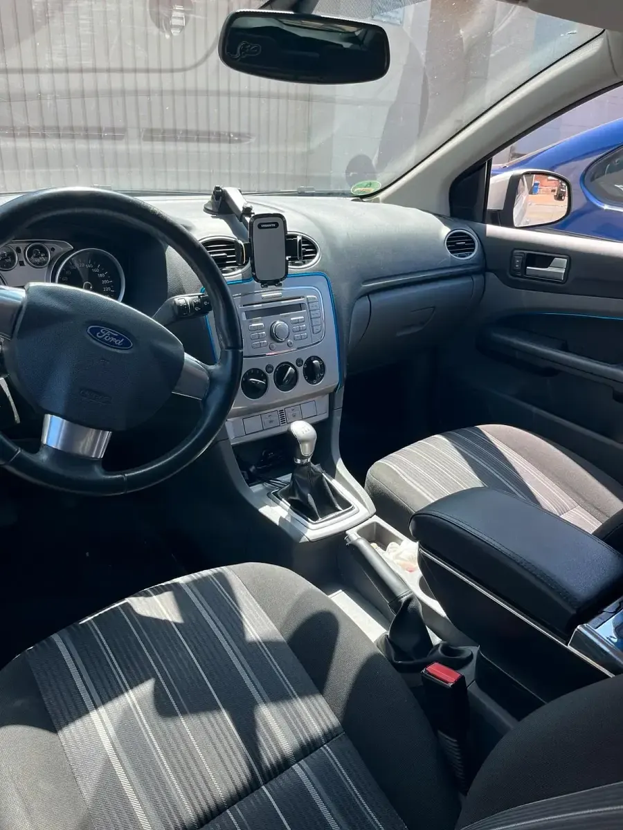 Gebraucht Ford Focus 101 PS (74 kW) 2008 Grau Kombi