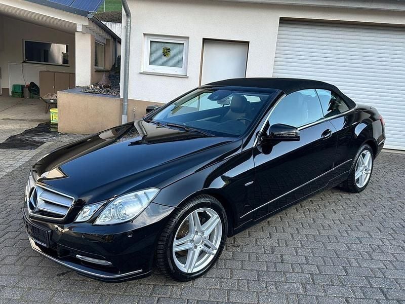Gebraucht Mercedes E200 184 PS (135 kW) 2011 Schwarz Cabrio