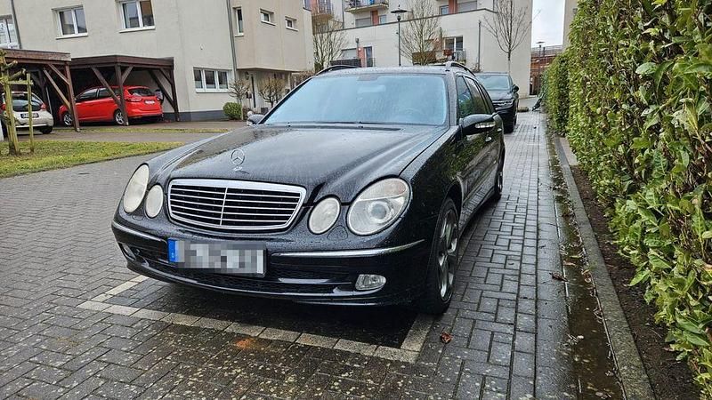 Gebraucht Mercedes E320 Avantgarde 224 PS (164 kW) 2003 Schwarz Limousine