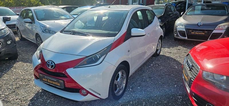 Weiß Gebraucht 2015 Toyota Aygo X-play Kleinwagen | 5.990 € (Etwas zu teuer) - Bild 1/4