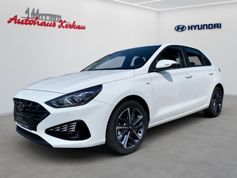 Serenity white Gebraucht 2023 Hyundai i30 Trend Limousine | 20.900 € (Fairer Preis) - Bild 1/4