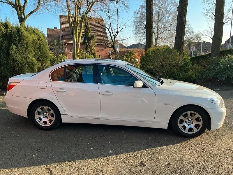 Gebraucht BMW 523 177 PS (130 kW) 2005 Weiß Limousine