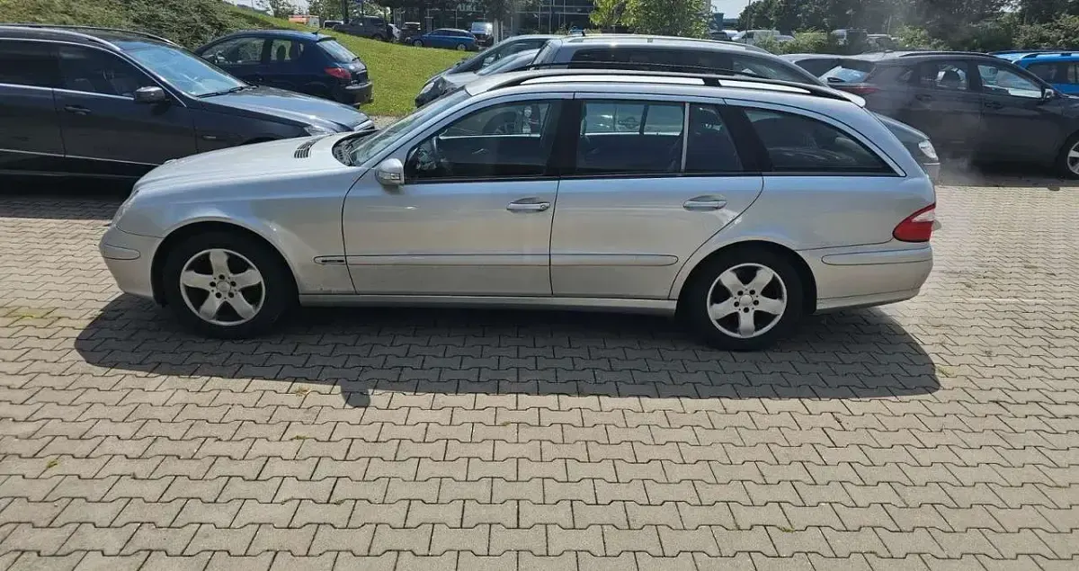 Gebraucht Mercedes E220 Classic 150 PS (110 kW) 2004 Silber Kombi