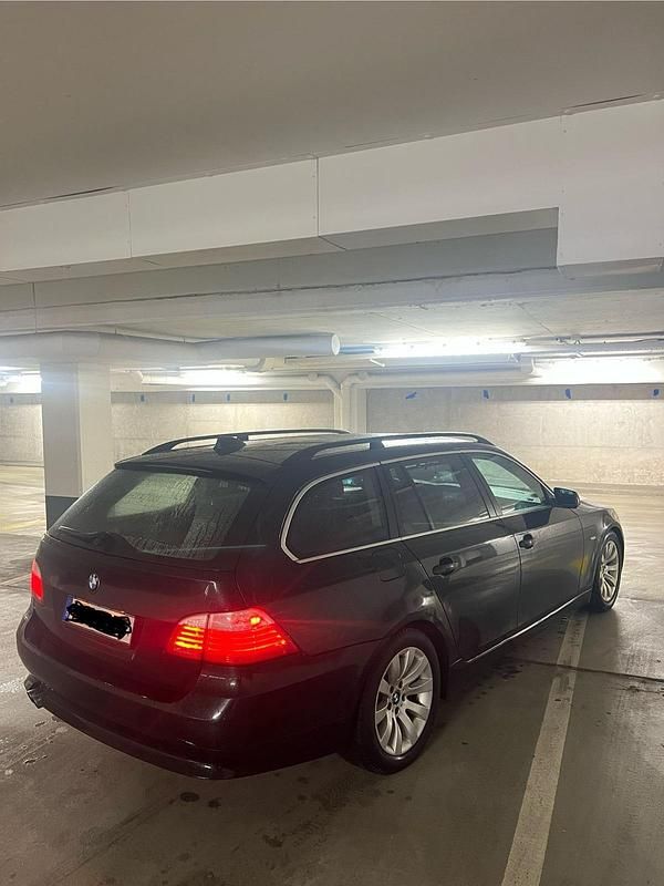 Gebraucht BMW 525 197 PS (144 kW) 2008 Schwarz Kombi