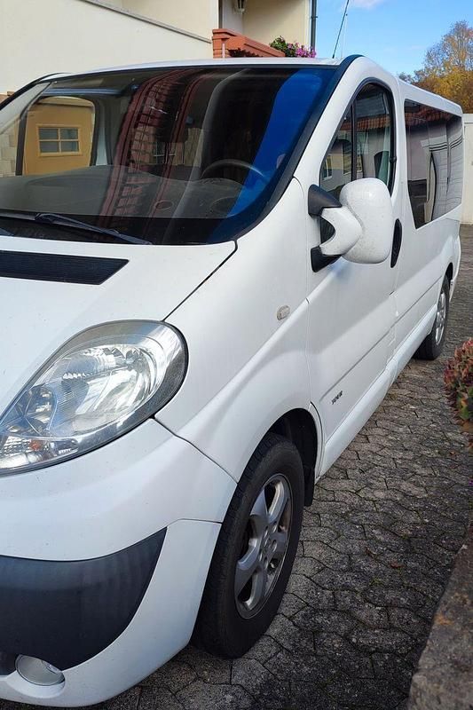 Gebraucht Opel Vivaro 145 PS (106 kW) 2011 Weiß Van / Kleinbus