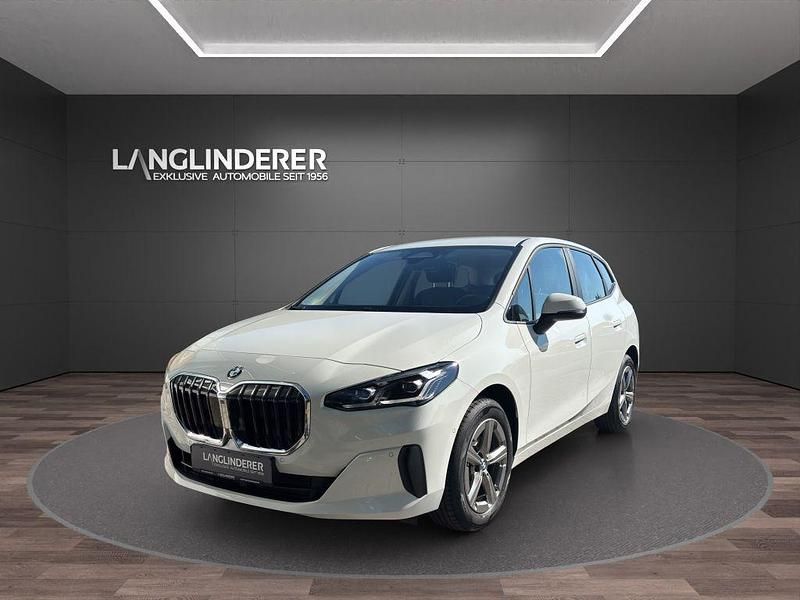 Alpinweiss iii Gebraucht 2024 BMW 216 Active Tourer Van / Kleinbus | 25.900 € (Fairer Preis) - Bild 1/4