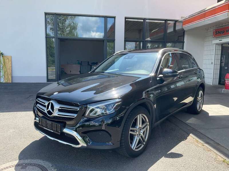 Obsidianschwarz metalliclack Gebraucht 2017 Mercedes GLC250 SUV | 23.690 € (Guter Preis) - Bild 1/4