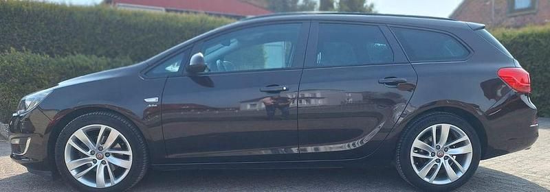 Gebraucht Opel Astra Edition 165 PS (121 kW) 2013 Braun Kombi