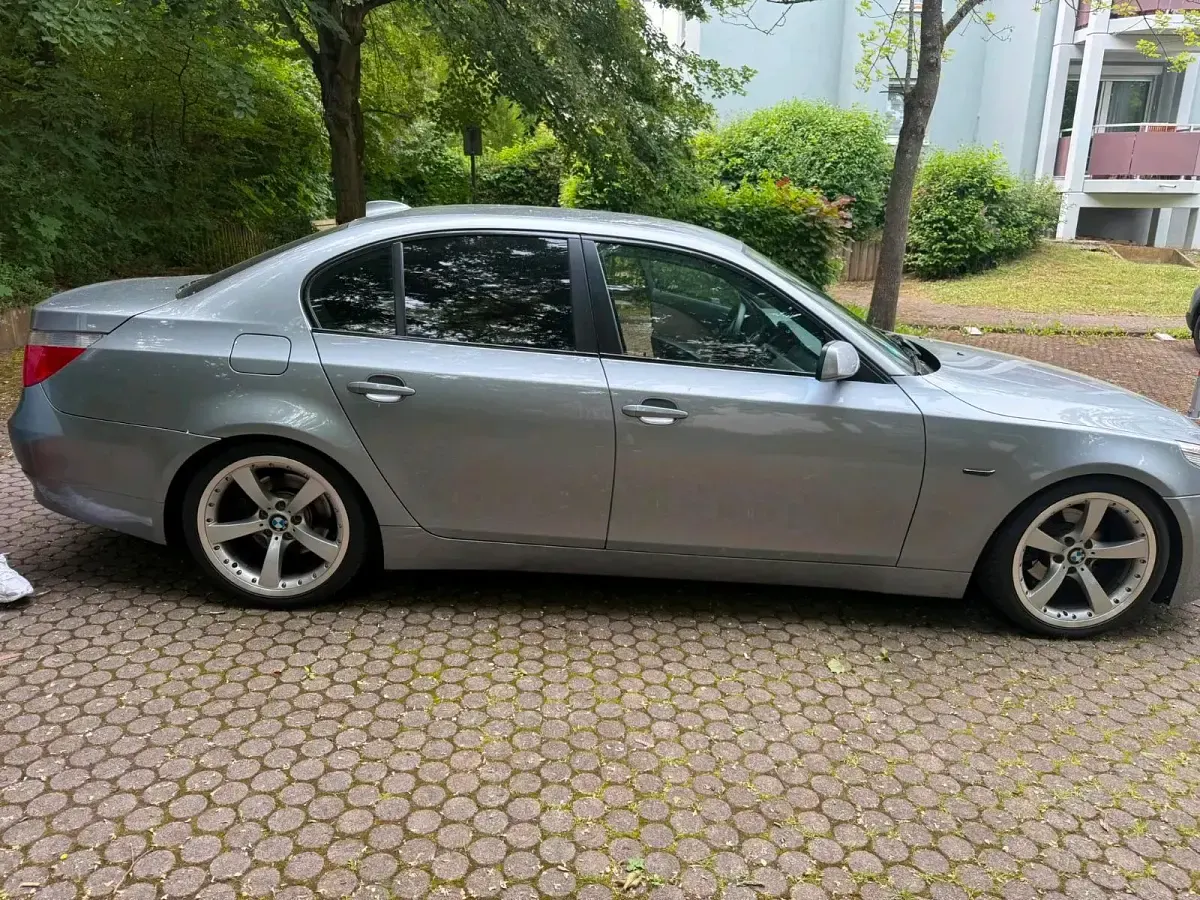 Gebraucht BMW 525 177 PS (130 kW) 2005 Silber Limousine