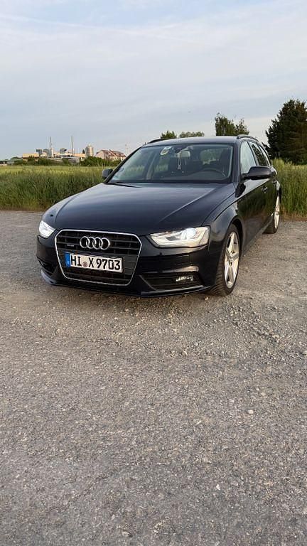 Blau Gebraucht 2015 Audi A4 Kombi | 14.499 € (Fairer Preis) - Bild 1/4