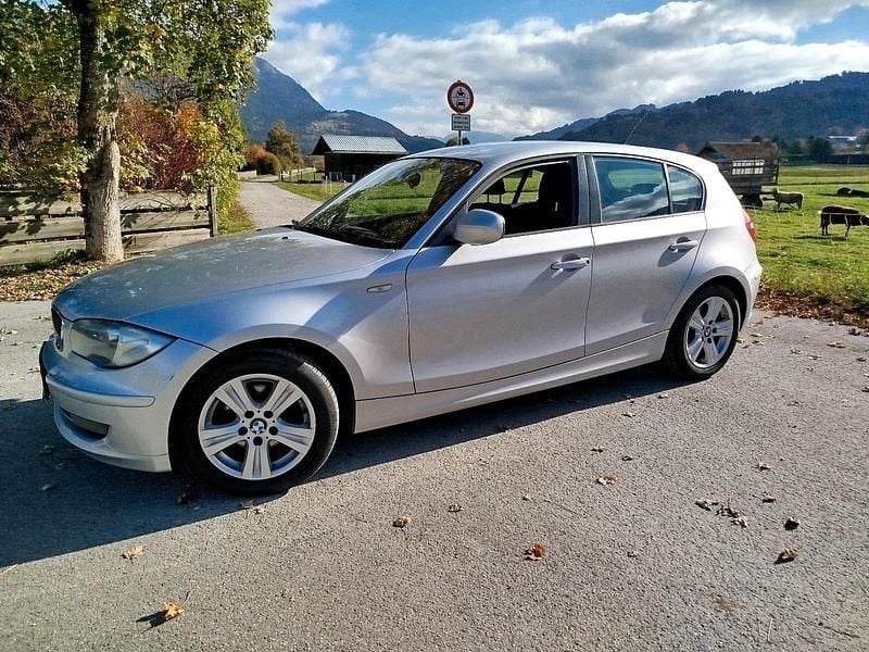 Silber Gebraucht 2010 BMW 116 Kleinwagen | 4.200 € (Fairer Preis) - Bild 1/4