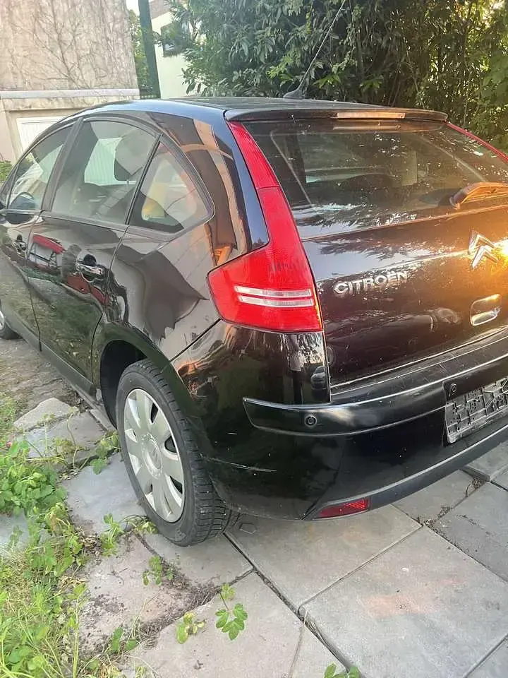 Gebraucht Citroën C4 Tendance 109 PS (80 kW) 2011 Schwarz Limousine