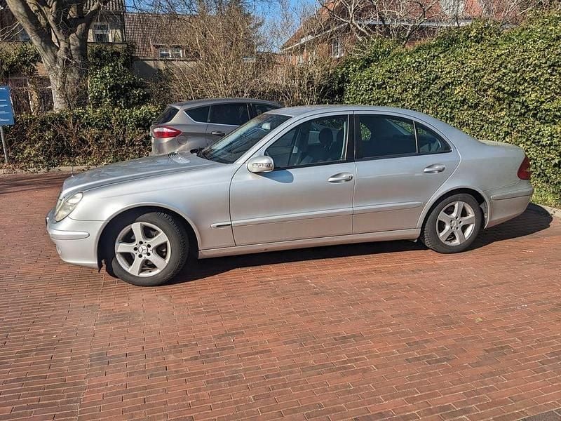 Gebraucht Mercedes E200 Classic 122 PS (89 kW) 2004 Silber Limousine