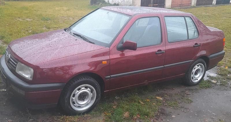 Gebraucht VW Vento 75 PS (55 kW) 1992 Rot Limousine