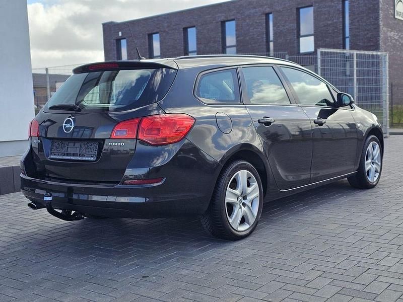 Gebraucht Opel Astra Edition 140 PS (102 kW) 2012 Schwarz Kombi