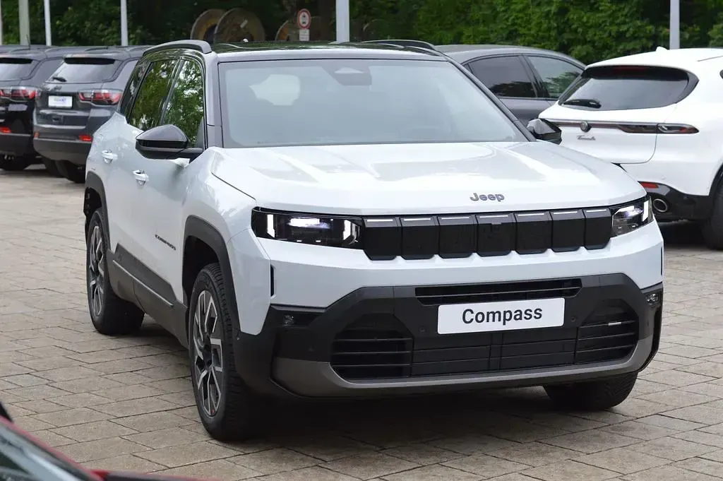 Neu Jeep Compass 224 PS (164 kW) 2026 Weiß SUV