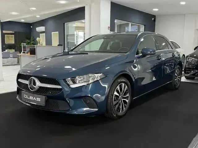 Gebraucht Mercedes A200 Style 150 PS (110 kW) 2021 Blau Limousine