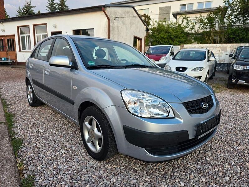 Silber Gebraucht 2008 Kia Rio 2 Limousine | 3.000 € (Etwas zu teuer) - Bild 1/4