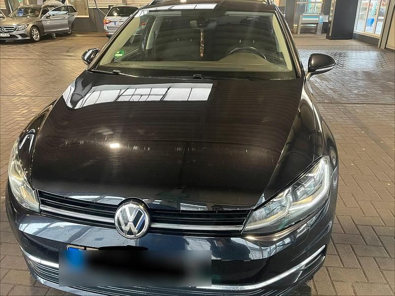 Gebraucht VW Golf VII 115 PS (84 kW) 2018 Schwarz Kombi