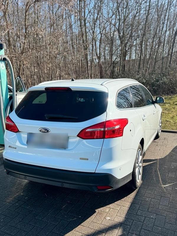 Gebraucht Ford Focus Titanium 125 PS (91 kW) 2016 Weiß Kombi