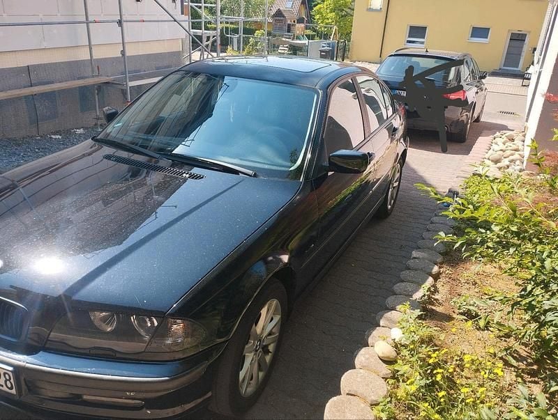 Schwarz Gebraucht 1999 BMW 318 Limousine | 2.600 € (Fairer Preis) - Bild 1/4
