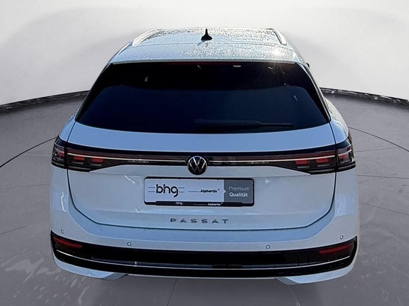 Gebraucht VW Passat Elegance 150 PS (110 kW) 2025 Weiß Kombi