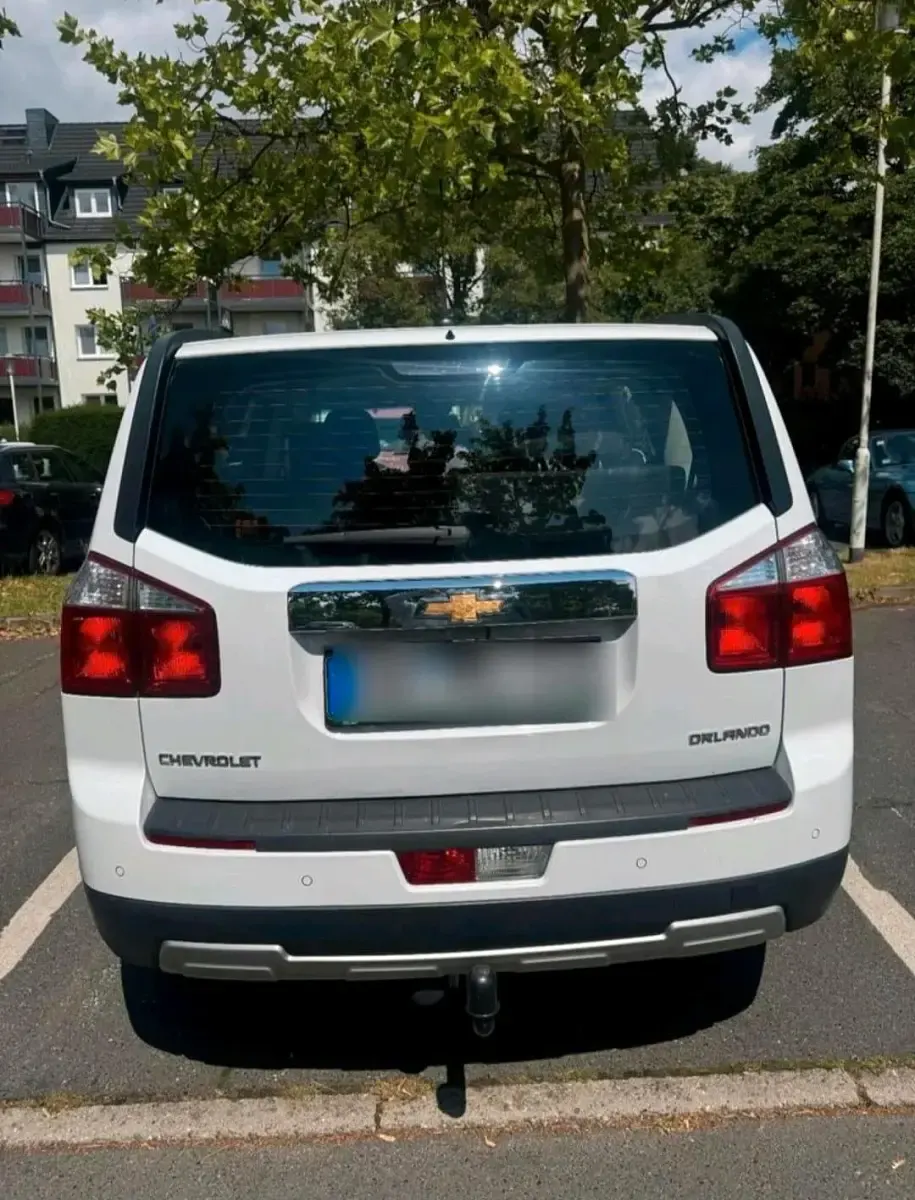 Gebraucht Chevrolet Orlando 150 PS (110 kW) 2012 Weiß Van / Kleinbus