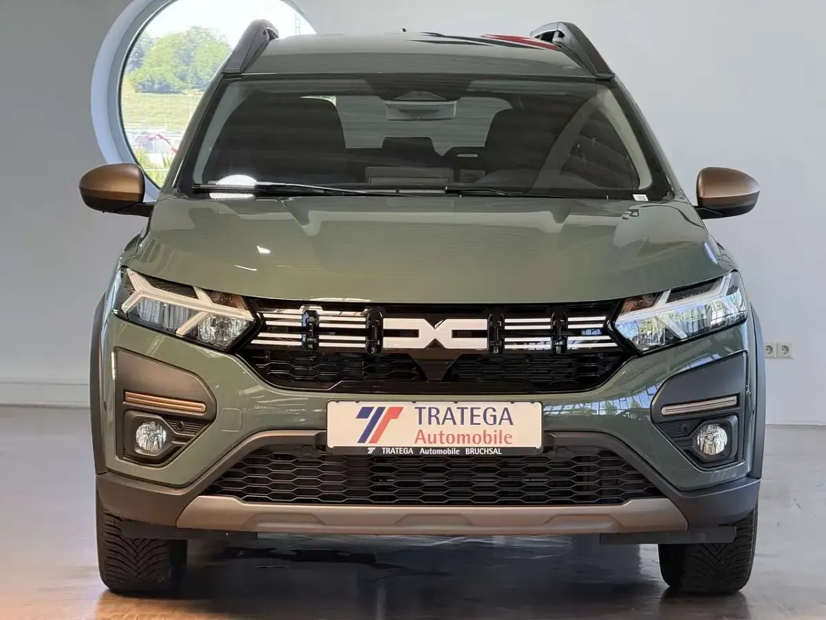 Gebraucht Dacia Jogger Extreme 141 PS (103 kW) 2025 Safarigrãœngrau Van / Kleinbus