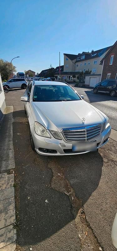 Gebraucht Mercedes E200 170 PS (125 kW) 2011 Silber Kombi