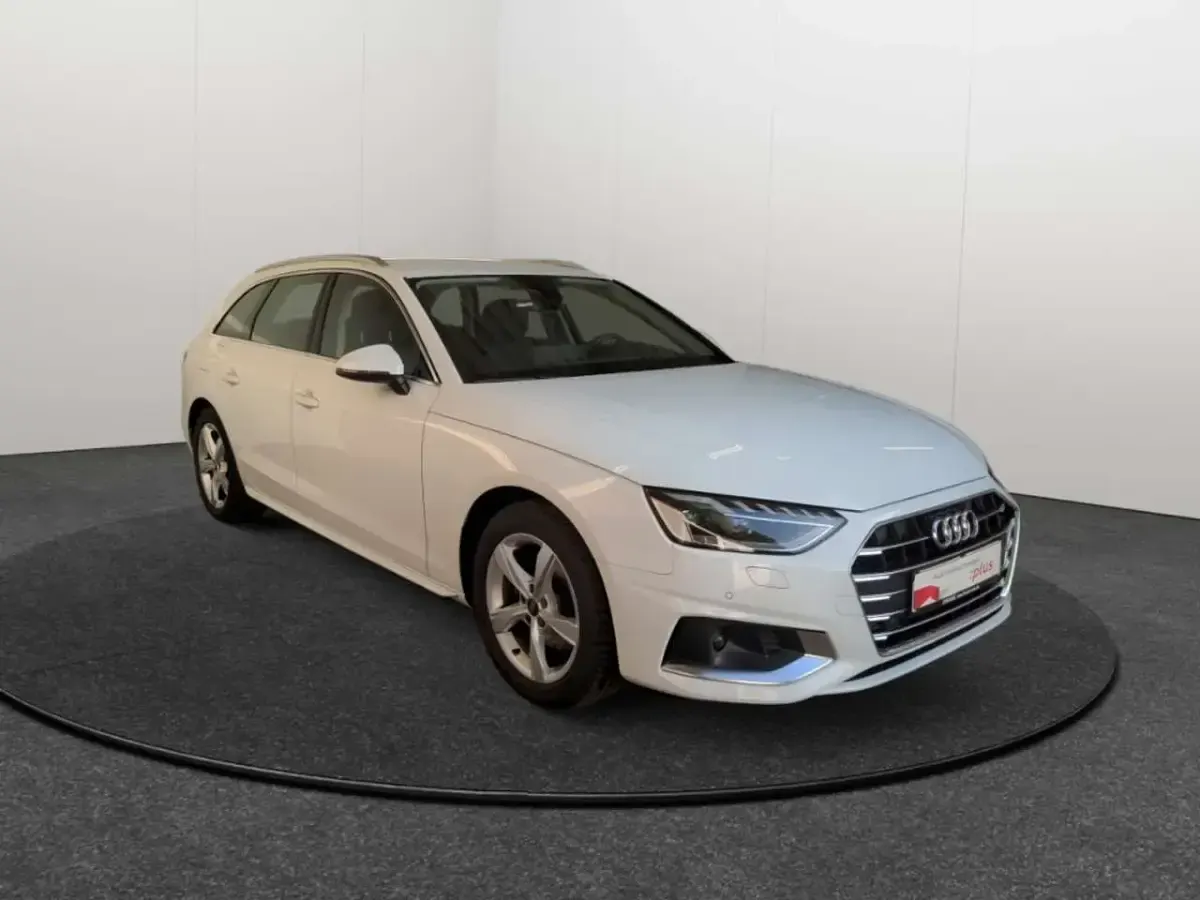 Gebraucht Audi A4 Advanced 150 PS (110 kW) 2023 Gletscherweiß metallic Kombi