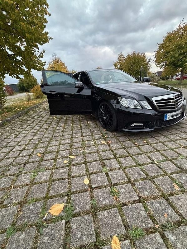 Gebraucht Mercedes E500 Avantgarde 387 PS (284 kW) 2009 Schwarz Limousine